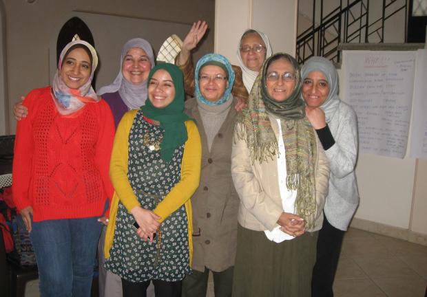Formées et prêtes à former, la nouvelle équipes égyptienne facilitatrice de Cercle de Paix avec Maha Ashour en jaune.