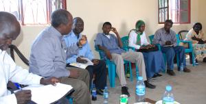An exchange with the outreach workers of the Sudan Organization for Non-Violence and Development (Photo: Imad Karam)
