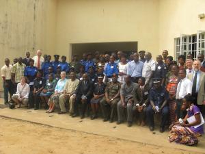 39 participants gather around the guests for a group photo