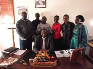 Mr Mohammed Maalin (centre)